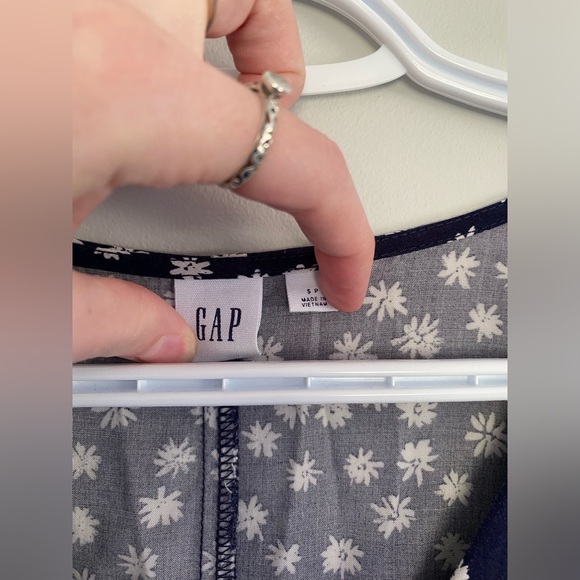 Gap sunflower blouse! Small - Picture 2 of 3